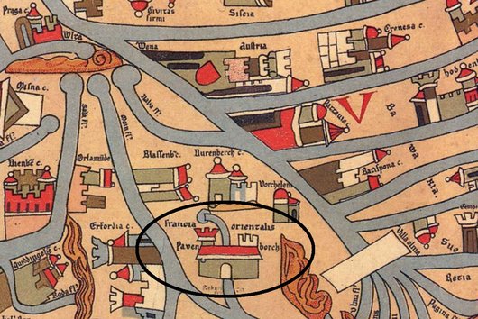 Auf einer stark bearbeiteten Version der Weltkarte ist Bamberg („Pavenborch“) zu sehen.