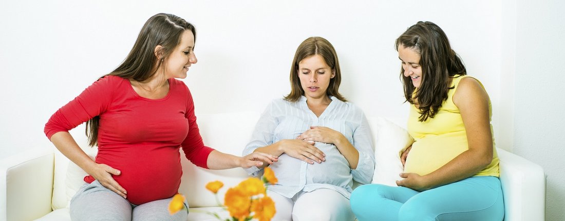 Drei schwangere Frauen